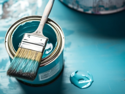 油漆能牢固覆盖在物体表面，起保护、装饰、标志和其他特殊用途